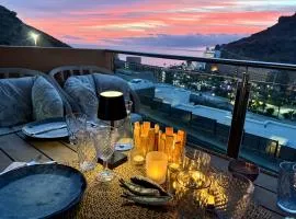 Apartment with views of sea and mountains