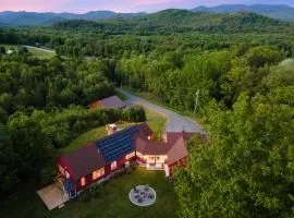 Ridgeview - 70 acre White Mountain estate with views