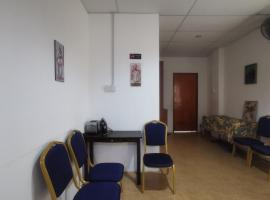 OYO 90078 Navita Lodge，位于Tamparuli的酒店