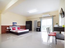 OYO 1047 Ek Residence Banchang City，位于罗勇的酒店