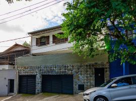 Casa Confortável 5 quartos - São Pedro - BHSH，位于贝洛奥里藏特的酒店