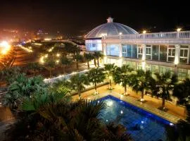 White House Hot Spring Beach Resort