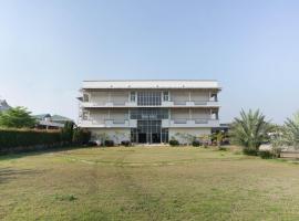 OYO 75394 Sakthong Grand Hotel，位于清孔的酒店