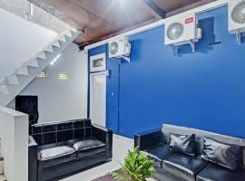 Vaccinated Staff - OYO 90406 Joqueen Rooms，位于Paniki的酒店