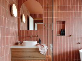 Funky family coastal retreat in a perfect location，位于Cape Woolamai的酒店