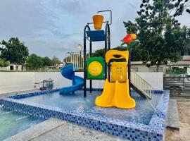 Mini waterpark Pool BBQ Karaoke Game Station Luxury Villa 40pax A famosa resort Lot 1054，位于Kampong Alor Gajah的酒店