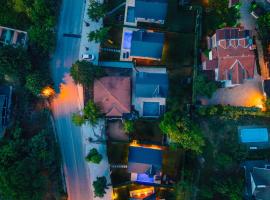 Kartepe Maşukiye de 2 oda1 salon Özel Havuzlu - Şömineli -Muhafazakar 5 Kişilik Bungalov，位于Korfez的酒店