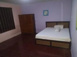 OYO 90699 Yellow White Guesthouse Palu