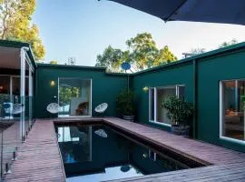 Signature Accommodation Montez House Pool Retreat
