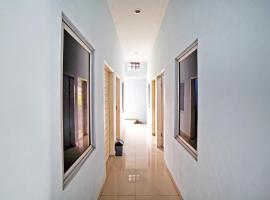OYO 90922 Gurusinga Guesthouse，位于棉兰的酒店