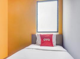 OYO 90949 Apartement Cibubur Village Kaisar Property，位于德波的酒店