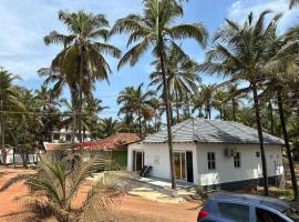 White Waves Beach Front Villa，位于Kaup的酒店