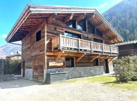 Chalet le petit Nicolas, jacuzzi, vue Mont Blanc，位于夏蒙尼-勃朗峰的酒店