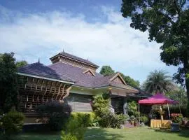 Kudajadri Heritage Pool Homestay Kothamangalam
