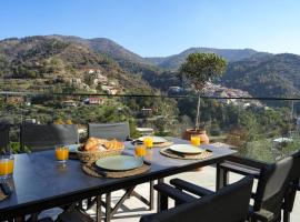 Luxury 5-Bedroom Chalet Kalopanayiotis，位于卡洛帕尼亚伊奥蒂斯的酒店