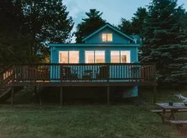 Quiet and Intimate Pet Friendly Cottage Perfectly set on the Shores of Cobbossee Lake for Fishing in Winthrop, Maine