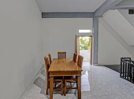 OYO 91210 Hotel J3，位于萨萨克的酒店
