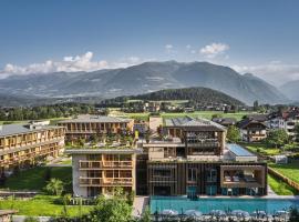 Falkensteiner Hotel Kronplatz - The Leading Hotels of the World，位于布鲁尼科的酒店