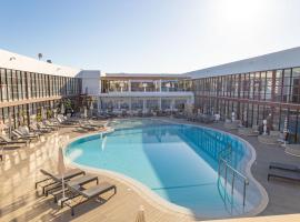 Seth Port Ciutadella，位于休达德亚的带泳池的酒店