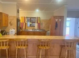 Grand Yellow Apartment