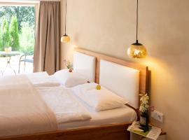 Die Finca，位于欣费尔德的带热水浴缸的酒店