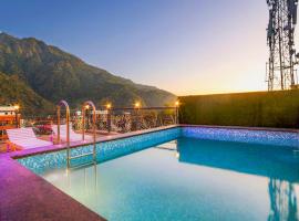 LA Riqueza Pride Inn # Customer's Favourite Hotel in Tapovan #Free use of Swimming Pool & Gym # Mountain View Rooms # Close to Lakshman Jhula # Free Parking，位于瑞诗凯诗的酒店