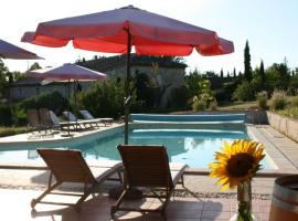 Modern Holiday Home with Swimming Pool in Fayssac France，位于Fayssac的酒店