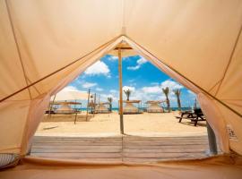 קמפינג חוף בצת，位于Beẕet的酒店