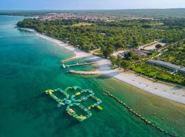 Camping Bi-Village - Eurocamp I Homair，位于Valbandon的酒店