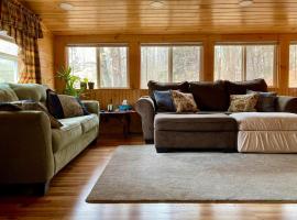 Cozy Dog-Friendly Home with WiFi，位于奥尔巴尼的酒店