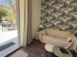 A CASA CORBAIA Appartement 40 m2, jardin privé, parking, proche centre ville et mer Apartment 40 m2, private garden parking near town center and sea port and airport