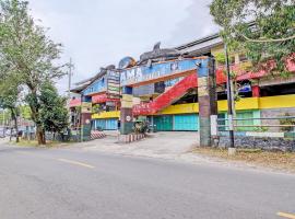 OYO Life 92032 Utama Hotel & Karaoke，位于Trenggalek的酒店