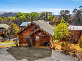 Starry Mountain View- Hot Tub - Pool Table - Prime Location，位于鸽子谷的度假屋
