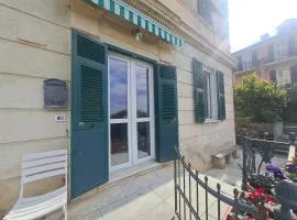 Central Design Flat With Parking, Bogliasco