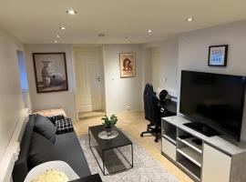 Cosy, modern apartment near the city center，位于Senja的酒店