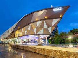 Rodina Beach Hotel，位于乔木提恩海滩的酒店