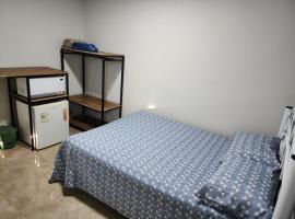 Quarto mobiliado em Lins，位于林斯的酒店