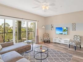 Spacious 3BR Condo with Pool & Hot Tub near Disney，位于奥兰多的酒店