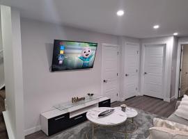 Cozy 2 Bedroom Walkout Basement，位于Calgary的酒店