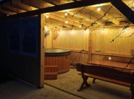 Agroturystyka W kurniku z jacuzzy，位于Lubań的酒店