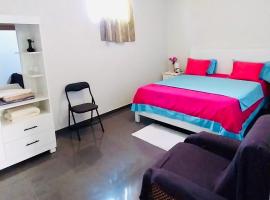 Cozy Home with Terrace Views!，位于蓬塔杜索尔的酒店