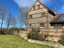 Farm House with Hardy views