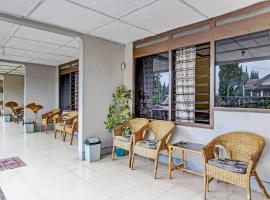OYO 92534 Fajar Indah Guest House，位于Karanganyar的酒店