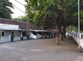 OYO 92590 Wisma Bhayangkara & Diving Club，位于Situbondo的酒店