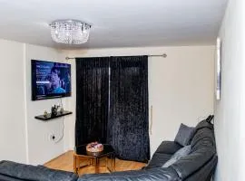 2bed Flat with private parking