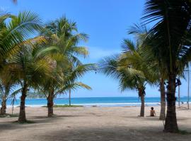 Samara Beach Las Palmeras Condo with Ocean view，位于萨玛拉的酒店