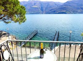 Casa al Lago - Lakefront two-storey apartment on Lake Promenade，位于布里萨戈的酒店