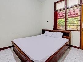 OYO 92710 Losmen Tjabe Merah Near Alfamart Bintaro，位于Montongbuwoh的酒店