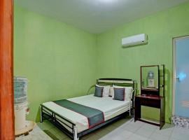 Collection O 92897 Hotel Intan Near Kantor Syahbandar Bawean，位于Sangkapura的酒店
