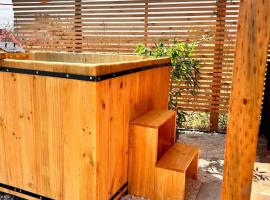 cabaña con tinaja en el lago rapel，位于Las Cabras的酒店